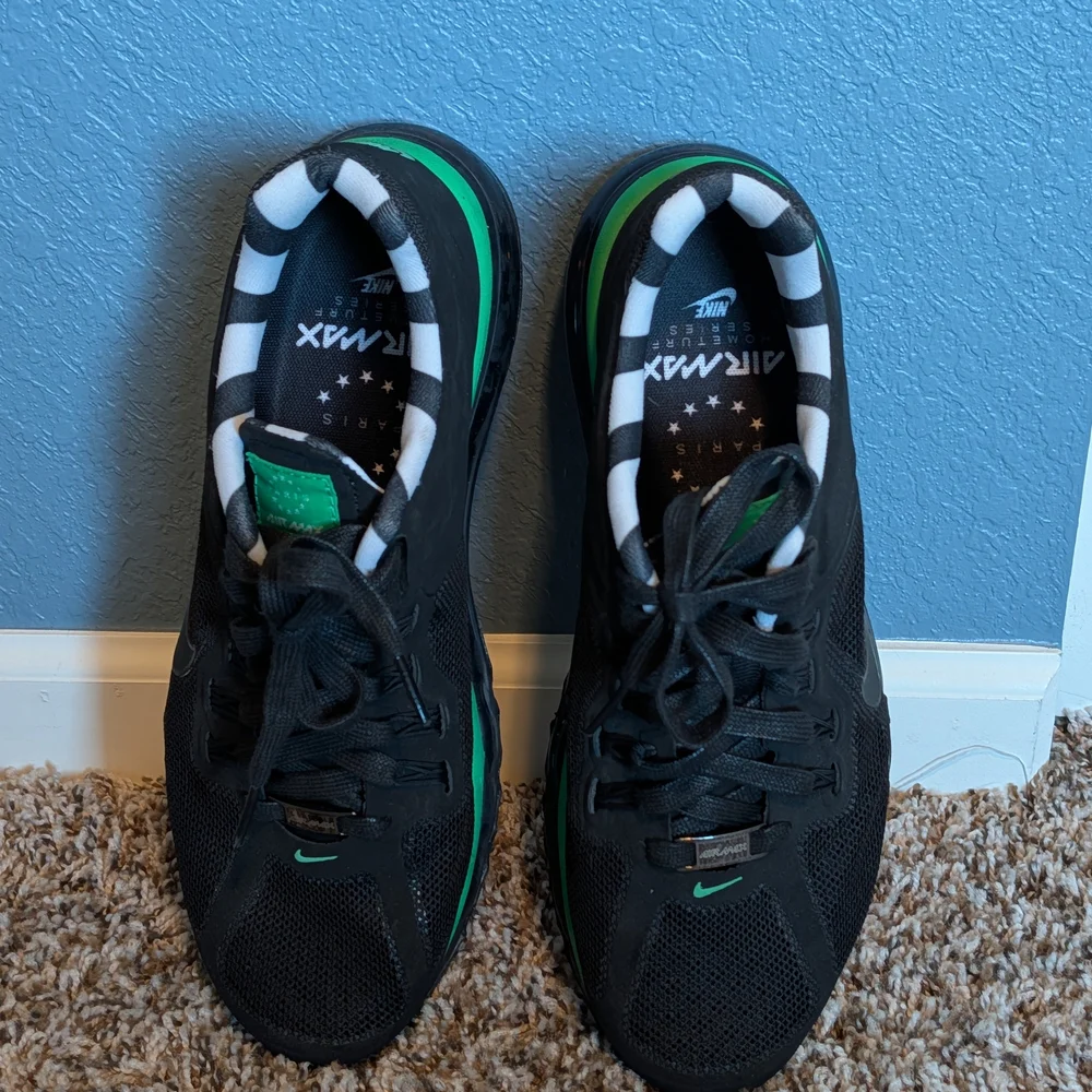 Nike Men's Black and Green Running Shoes - Picture 2 of 6